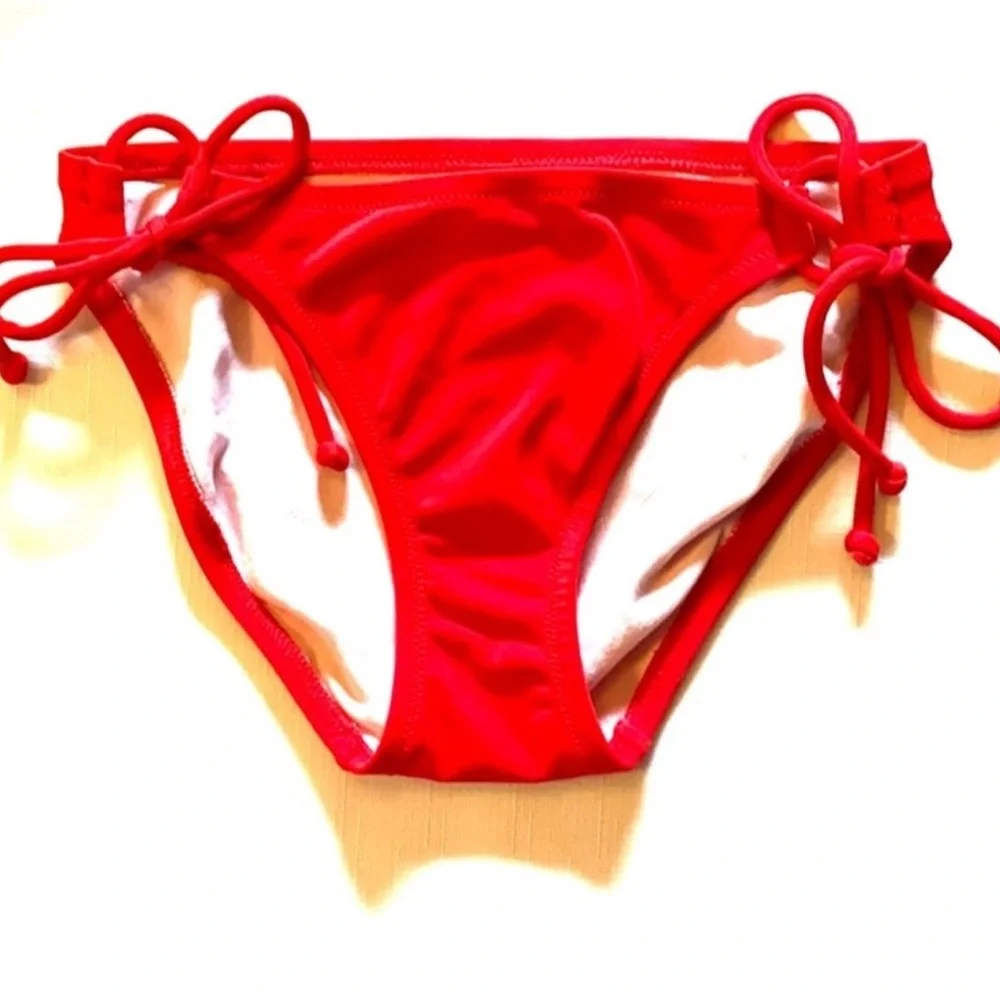 NWOT Victoria’s Secret String Bikini Red Bow Side Ties Lined⭐️⭐️⭐️⭐️⭐️